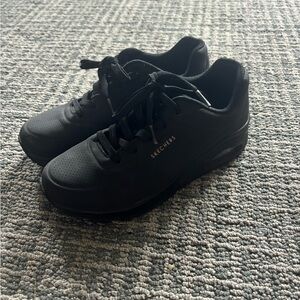 Sketchers Women’s size 7 black sneakers